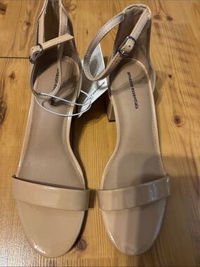 Amazon Essentials Nola Sandals, Women's Size 9, 11 NWT